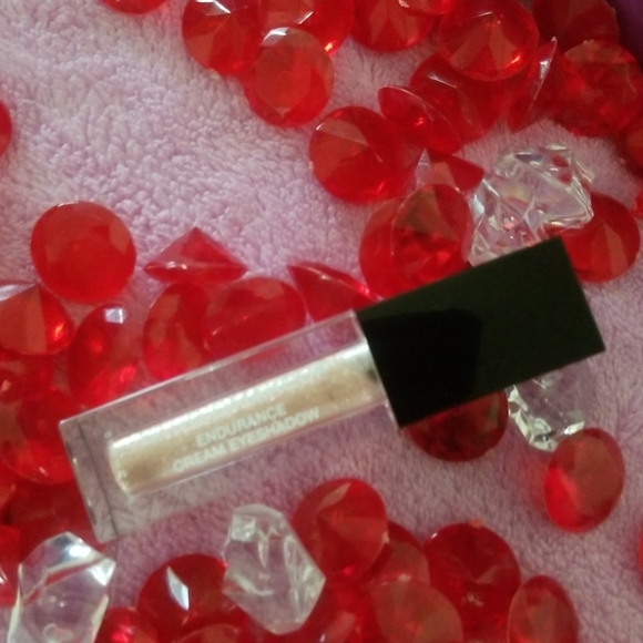 Makeup - Picture 2 of 3